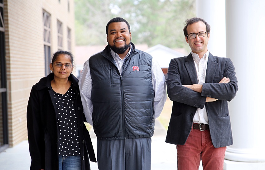 From left, Mississippi State University associate professor Dr. Bindu Nanduri, East Mississippi Community College instructor Jairus Johnson, and MSU assistant professor Dr. Jonas King are collaborating on the “Bridges to Baccalaureate” program, which will provide paid summer research internships to select EMCC students transferring to MSU. From left, Mississippi State University associate professor Dr. Bindu Nanduri, East Mississippi Community College instructor Jairus Johnson, and MSU assistant professor Dr. Jonas King are collaborating on the “Bridges to Baccalaureate” program, which will provide paid summer research internships to select EMCC students transferring to MSU.